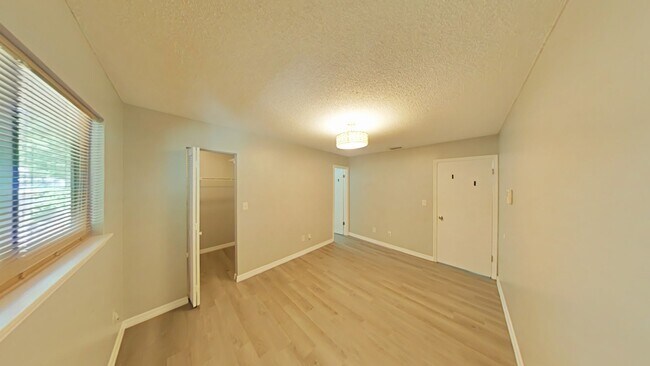 Building Photo - Beautiful 3-bedroom, 2-bath in the peaceful Ocala Park Estates Community
