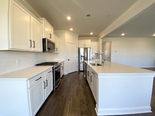 Building Photo - Spacious, Four Bedroom, Ranch Style Home!