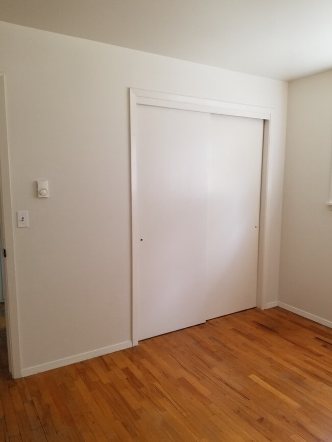 Building Photo - Occupied, do not disturb tenants. 2br duplex with carport and stackable washer/dryer included!