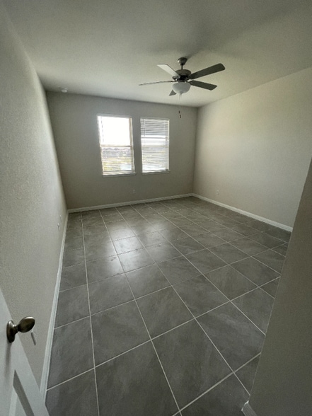 Building Photo - 109 Serpens St