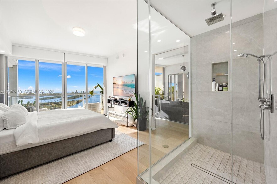 Building Photo - 1100 Biscayne Blvd