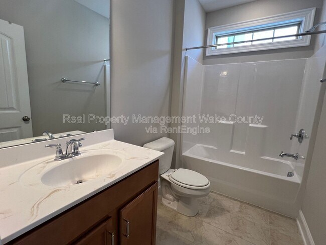 Building Photo - 1351 Gilwood Dr