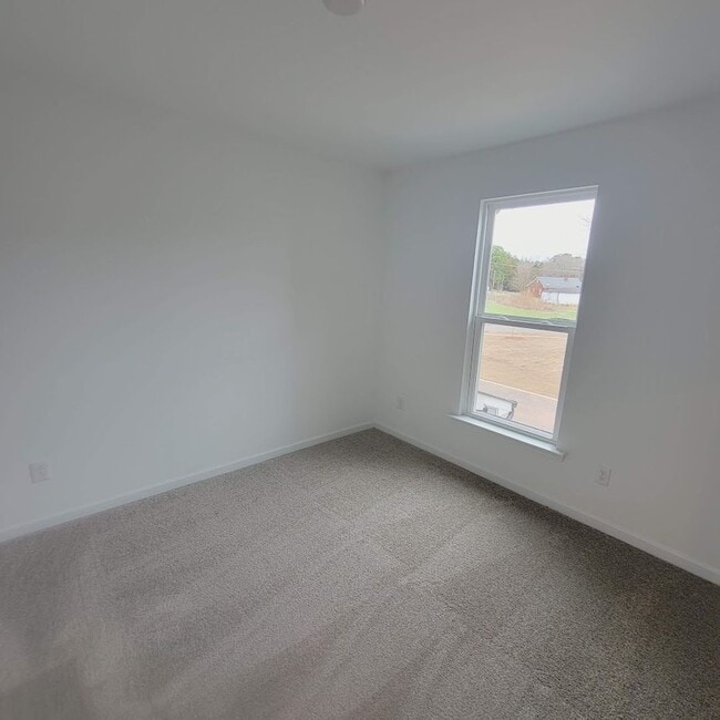 Building Photo - 3BR/2BA Townhouse located in Odell Corners...