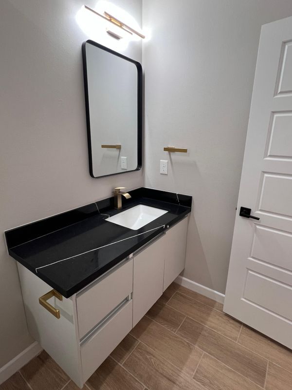 Building Photo - 810 Athol St