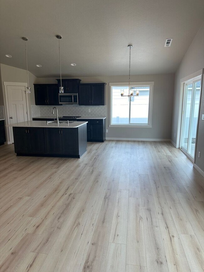 Building Photo - Newer Home in Culdesac