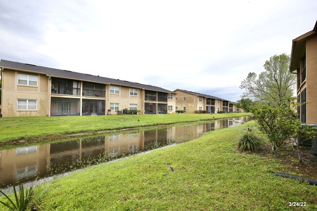 Building Photo - Gorgeous 2/2 Cozy Condo with Pond View in ...