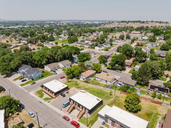 Building Photo - Poplar