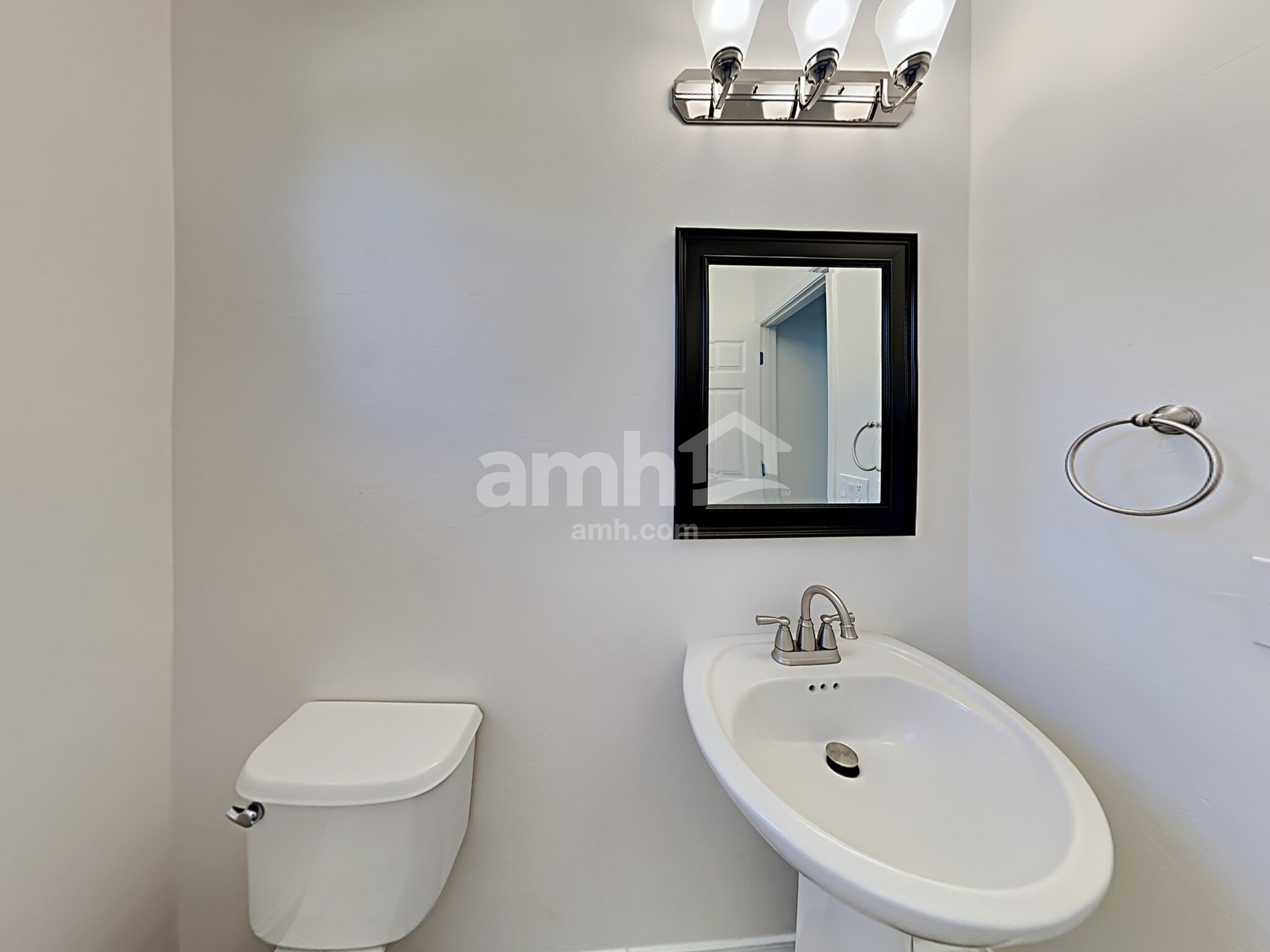 Building Photo - 568 W Camino Parrilla