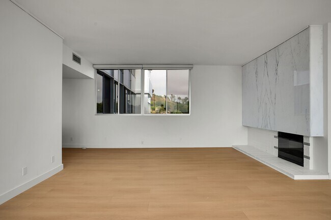 Building Photo - 17352 Sunset Blvd