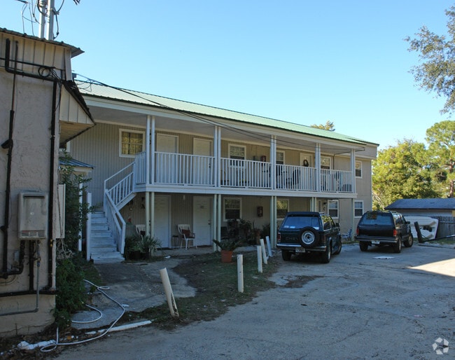 Chicago Place apartments 256 Chicago Ave Valparaiso FL 32580