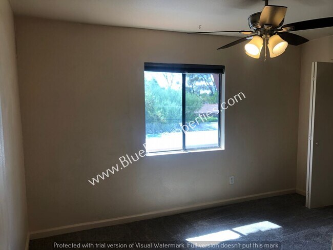 Building Photo - 3357 N Country Club Rd