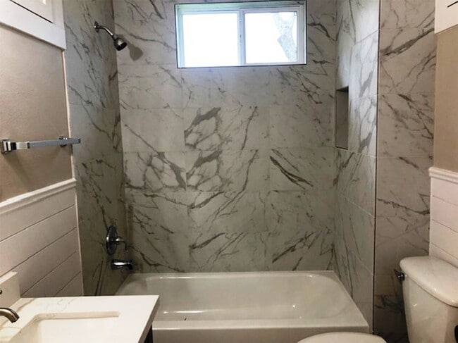 Building Photo - 3022 School St