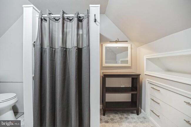 Building Photo - 808 Monroe Ave