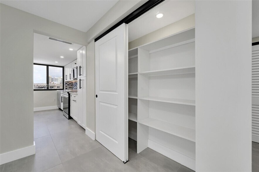 Building Photo - 6725 Harding Ave