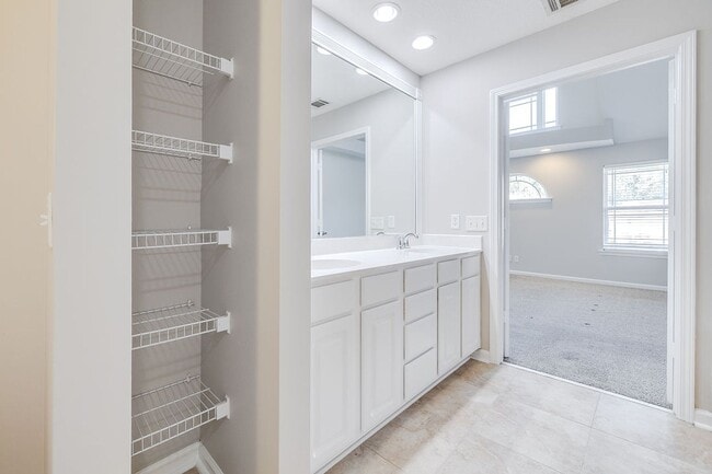 Building Photo - Spacious 4BR Townhome with Elevator in the Heart of Pooler