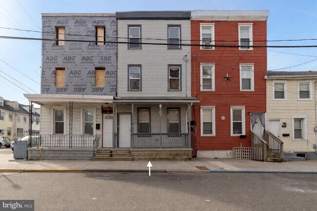 Building Photo - 346 Ridgeway St