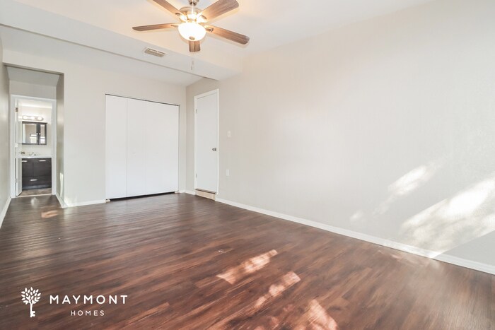 Building Photo - 2120 Catalina Dr