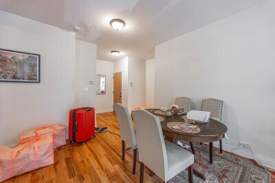 Building Photo - 640 W Cornelia Ave