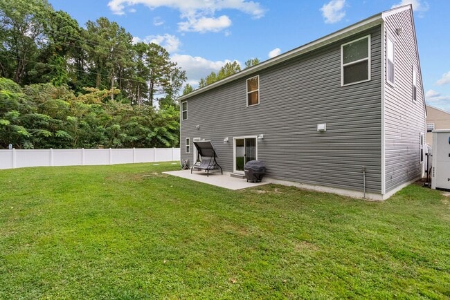Building Photo - Charming 3-Bedroom Home in Suffolk!