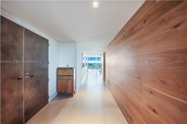 Building Photo - 2627 S Bayshore Dr