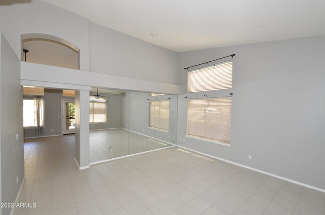 Building Photo - 1322 E Briarwood Terrace