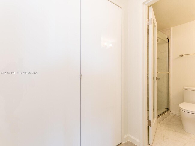 Building Photo - 1000 West Ave