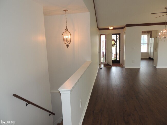 Building Photo - 1600 Stonecrest Dr