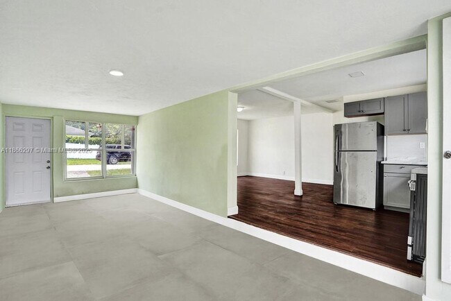 Building Photo - 3505 SW 12th Ct
