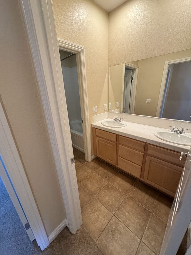 Building Photo - 851 Antilla Way