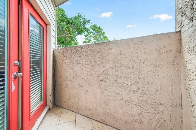 Building Photo - 10855 Meadowglen Ln