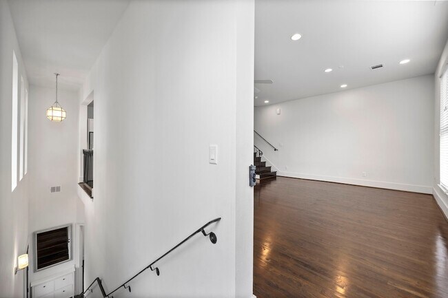 Building Photo - 1808 Oakdale St