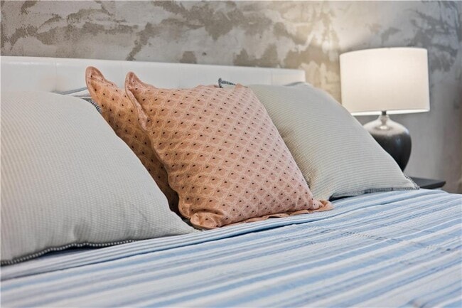 Building Photo - 3285 Mar Lanta Dr