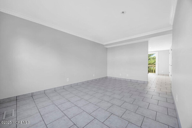 Building Photo - 35 Beachway Ave