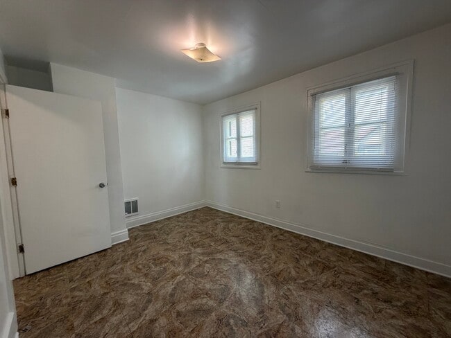 Building Photo - 913 N 7th St