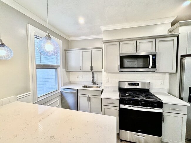 Building Photo - 61 Gates St