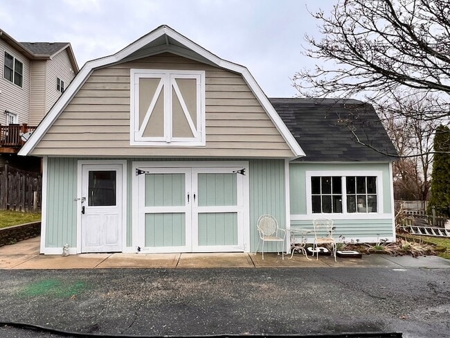 Building Photo - 1N261 Stacy Ct