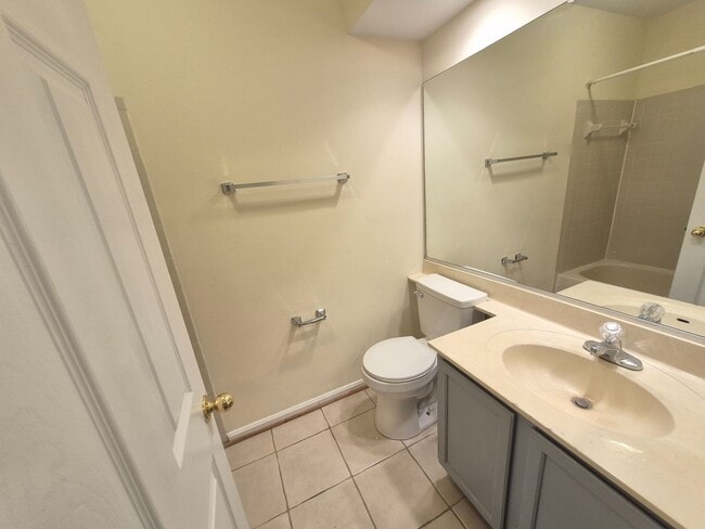 Building Photo - A Great Fairview Commons Townhome!