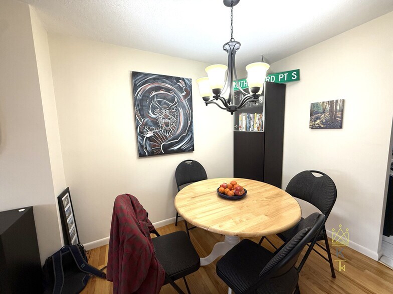 Building Photo - 81 Green St