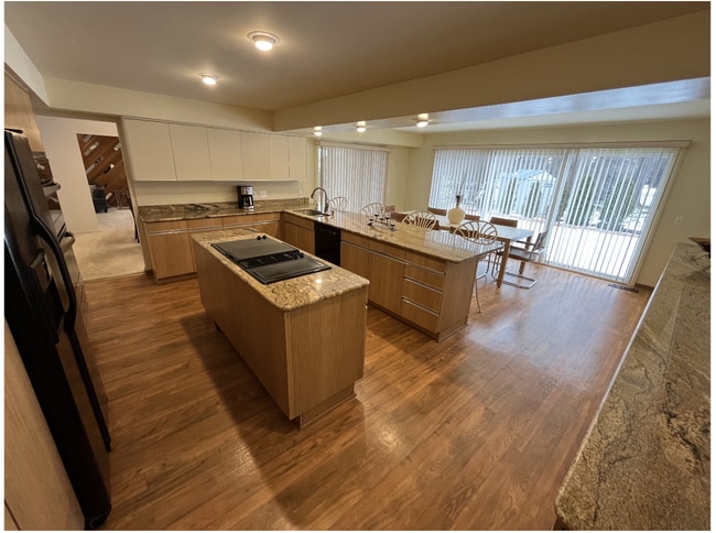 kitchen - 5835 Pinecroft Dr