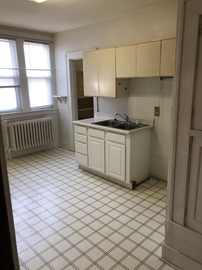 Building Photo - 2081 Garfield Ave