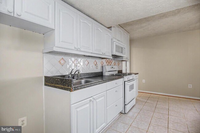 Building Photo - 14126 Rockinghorse Dr