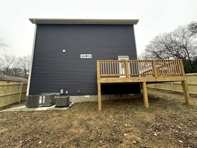 Building Photo - 1217 Dodd St