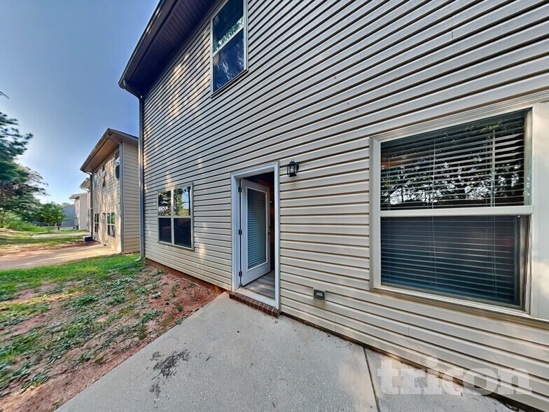 Building Photo - 11938 Quail Dr