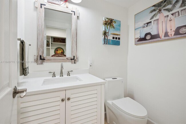 Building Photo - 3505 S Ocean Dr