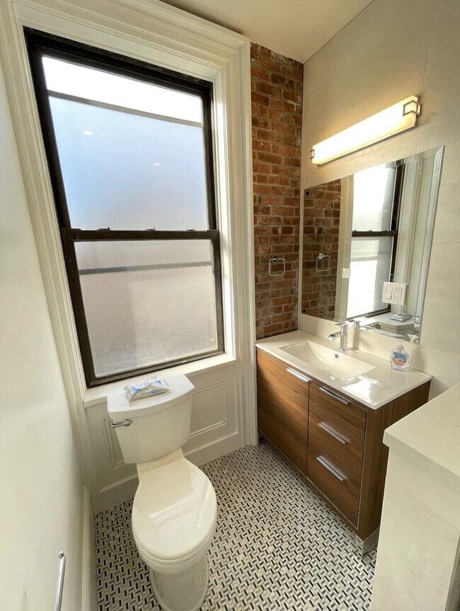 Building Photo - 569 Jersey Ave