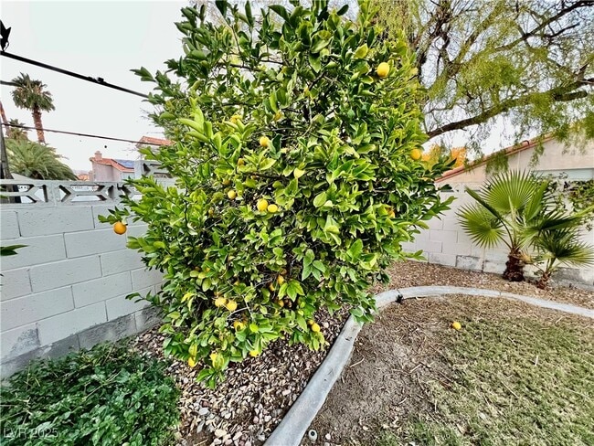 Building Photo - 8420 Airmont Ct