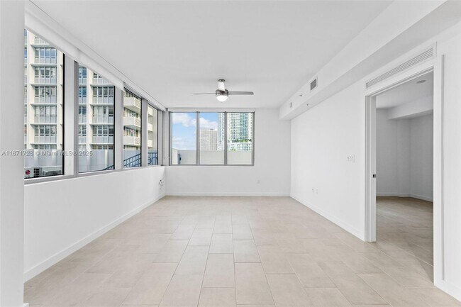 Building Photo - 2150 N Bayshore Dr