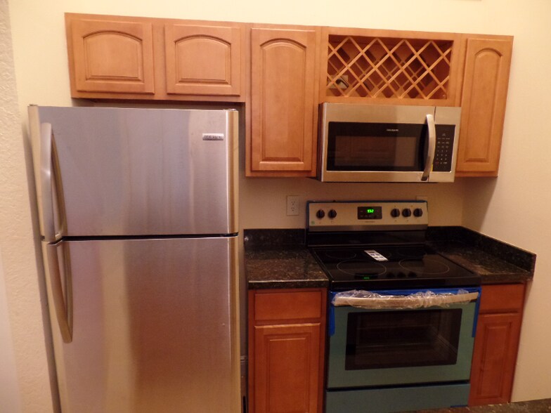 Building Photo - 2803 N Oakland Forest Dr