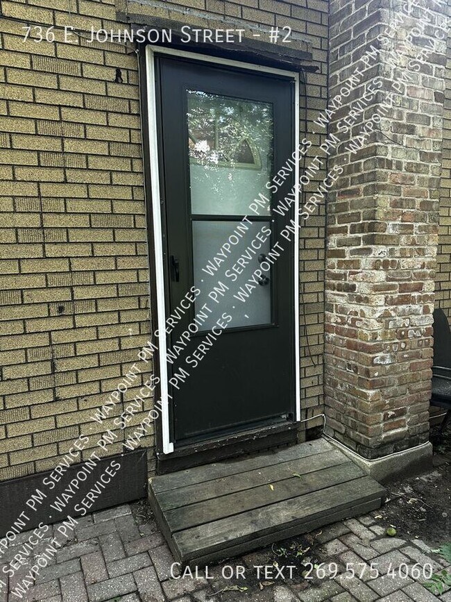 Building Photo - 736 E Johnson St