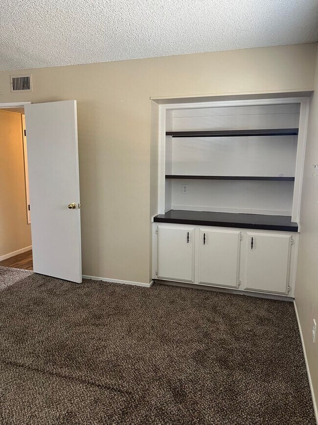 Building Photo - 3333 El Encanto Ct